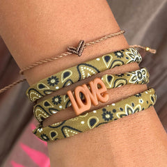 Olivenfarbenes Bandana-Armband – wähle deine eigene Farbe!