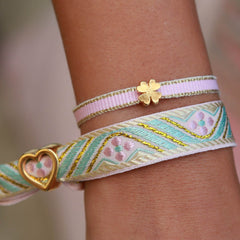 Pulsera tejida corazón pastel