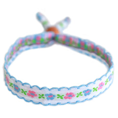 Geweven armband cotton flower wit/blauw