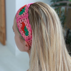 Diadema de crochet con cerezas