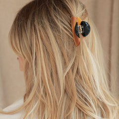 Hair clip aesthetic black