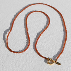 Long collier en grenat orange facetté