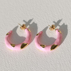 Pendiente rosa intenso