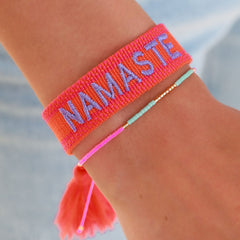 Gewebtes armband namaste