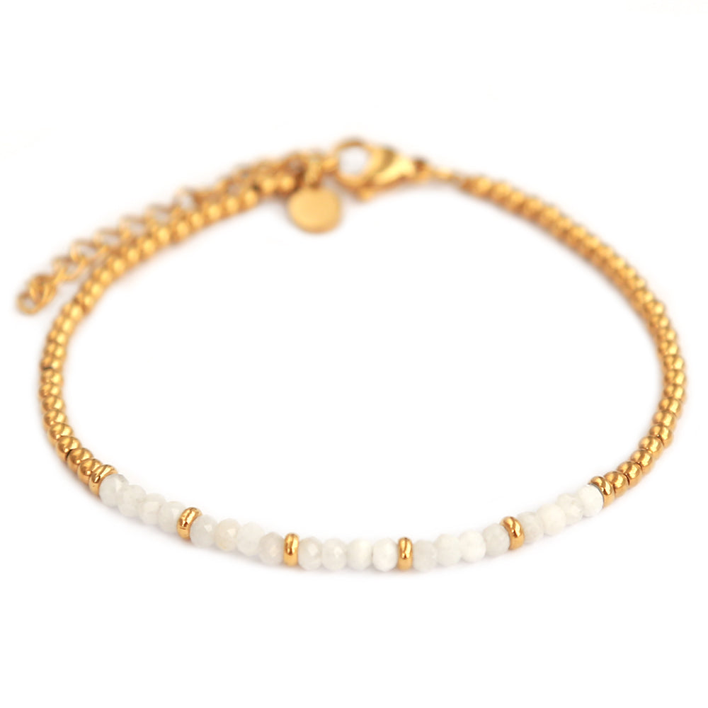 Gold bracelet facet white