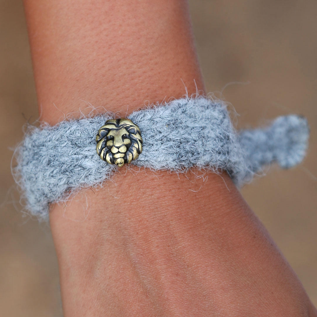 Armband flauschiger Löwe grau