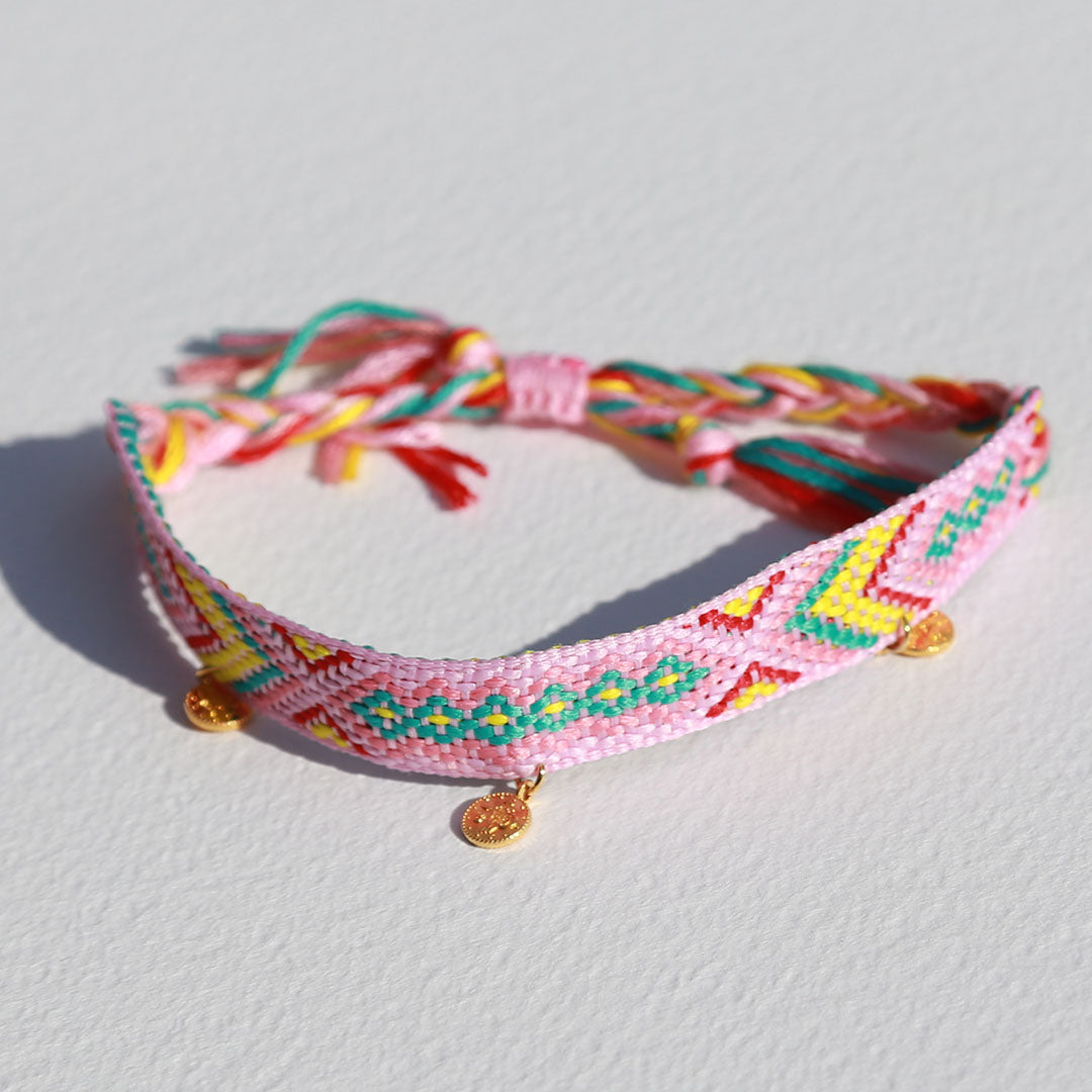 Bracelet de cheville en coton aztèque rose pièce dorée
