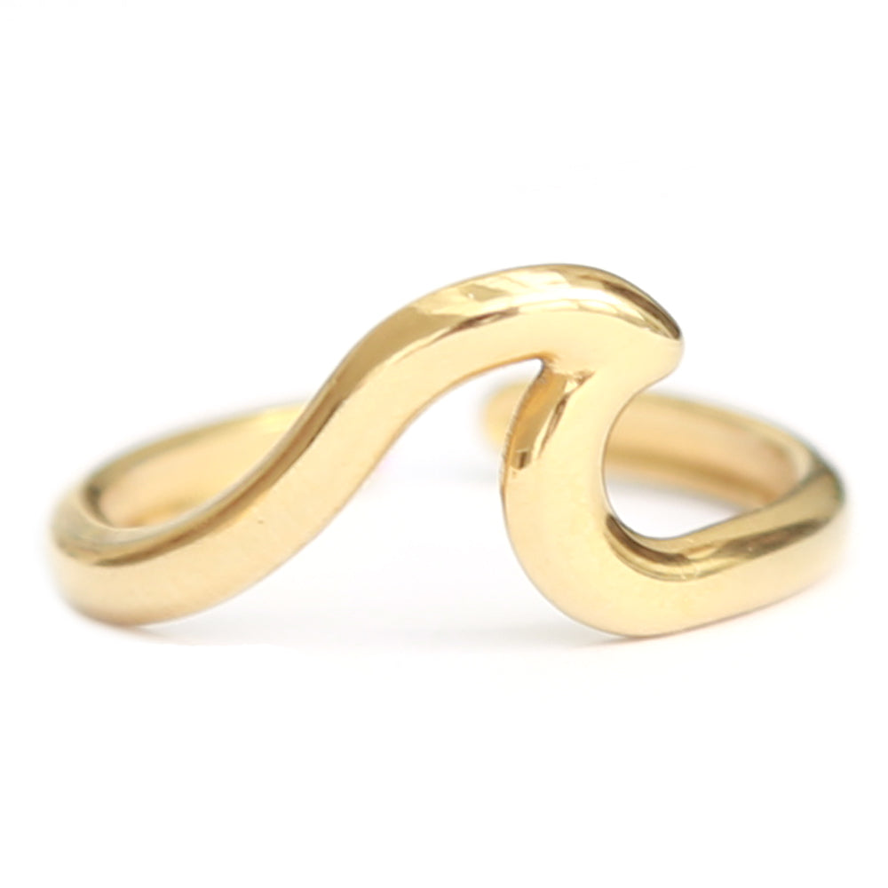 Anillo de oro con ondas