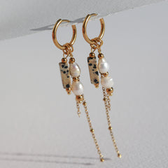 Boucles d'oreilles en or avec perle et pierre dalmatienne