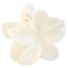 Pinza para el pelo con forma de flor color crema pastel