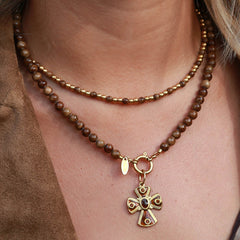 Bedel kruis amber