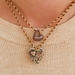 Collar de corazón de bronce