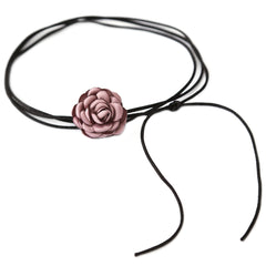 Gargantilla flor rosa negra
