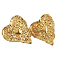 Pendientes de corazón llamativos de oro