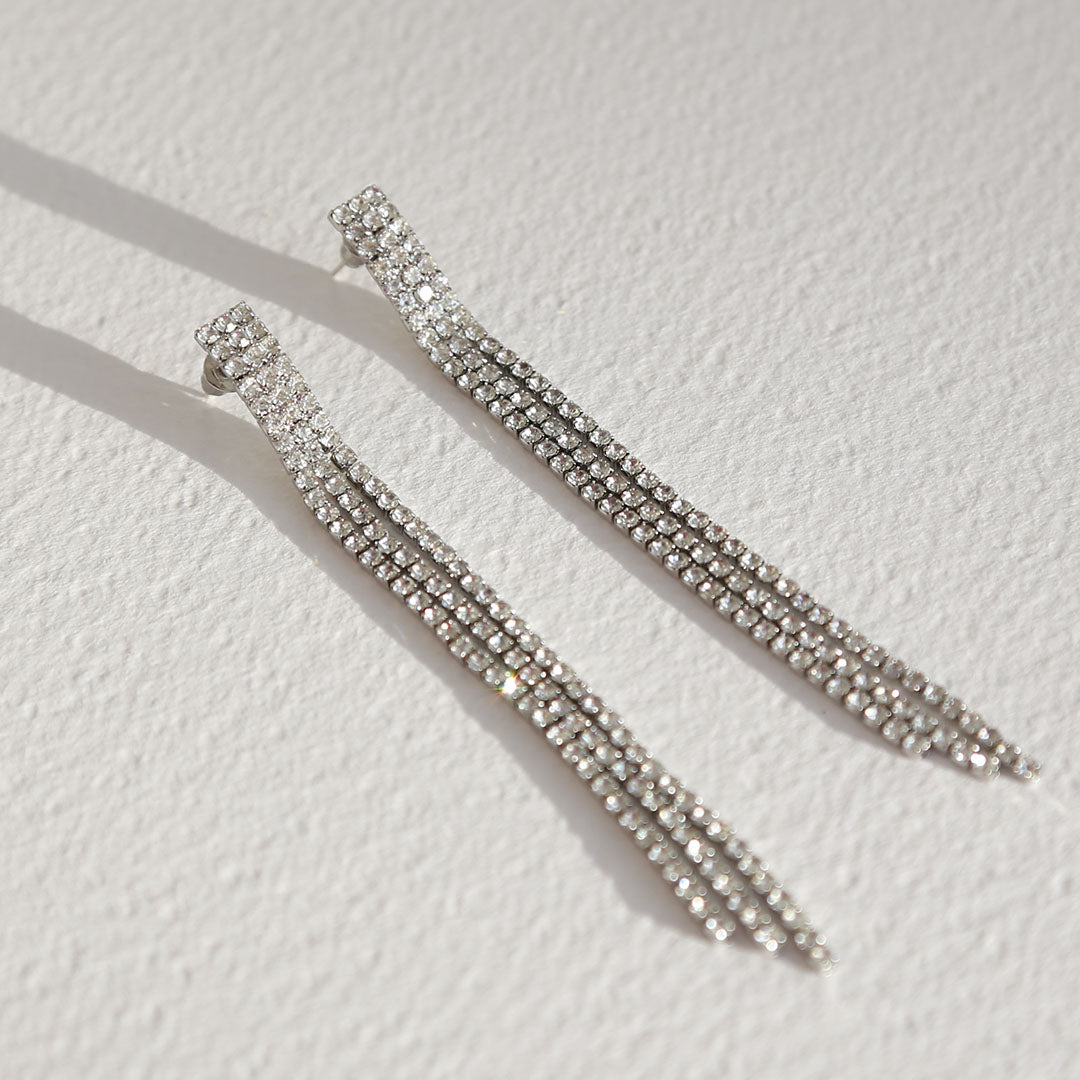 Mit Diamanten besetzte Goldohrringe