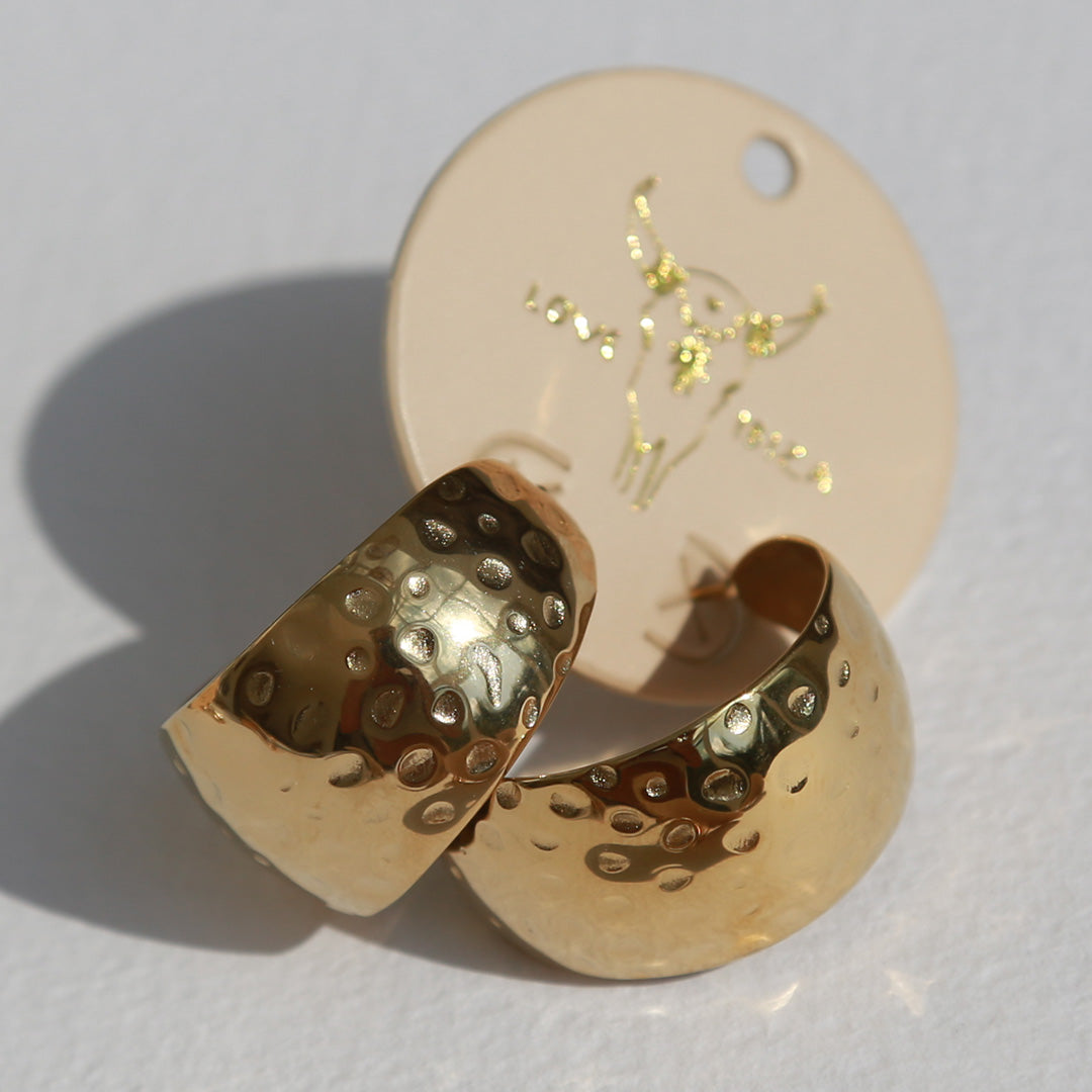 Gouden oorbellen bold statement