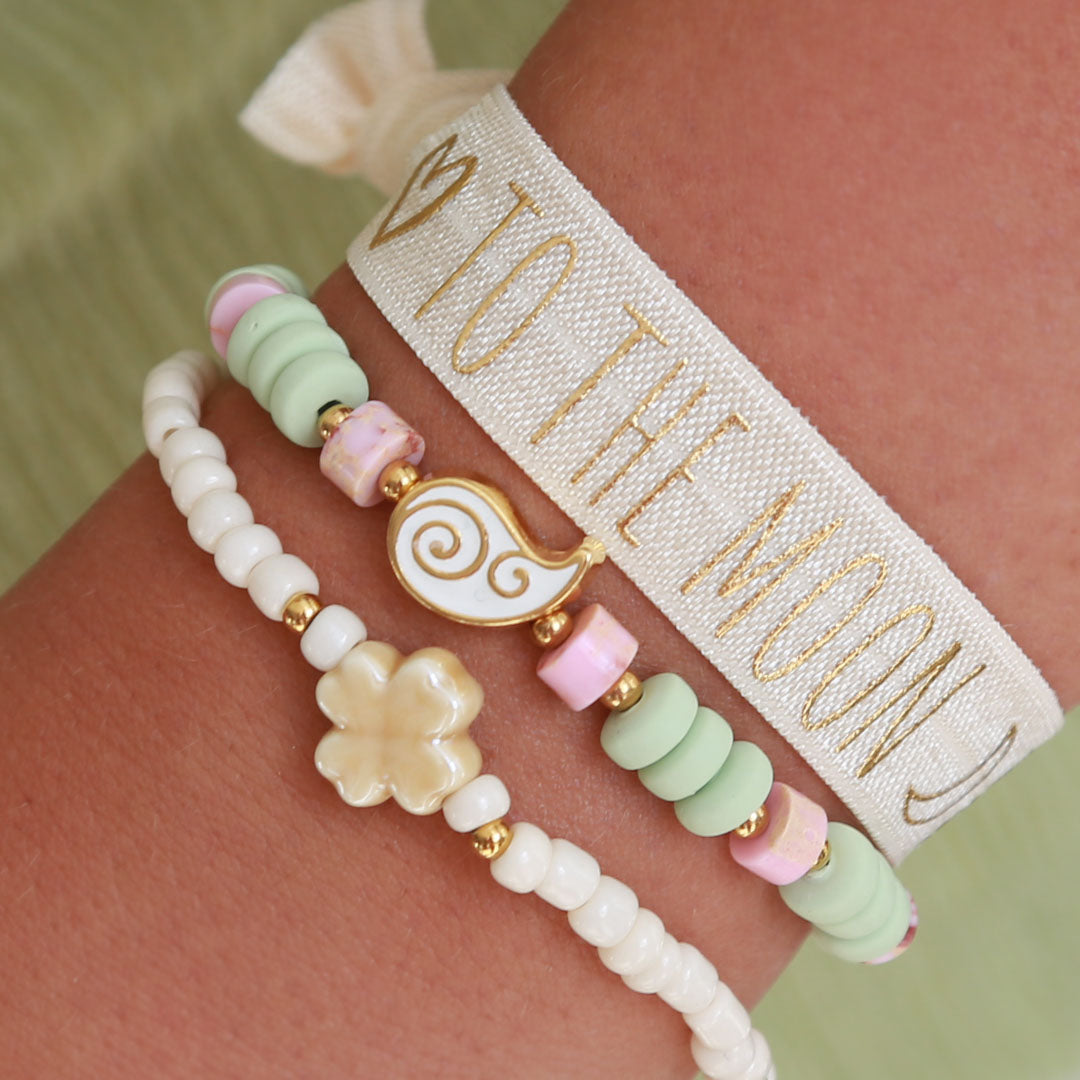 Brazalete con estampado paisley