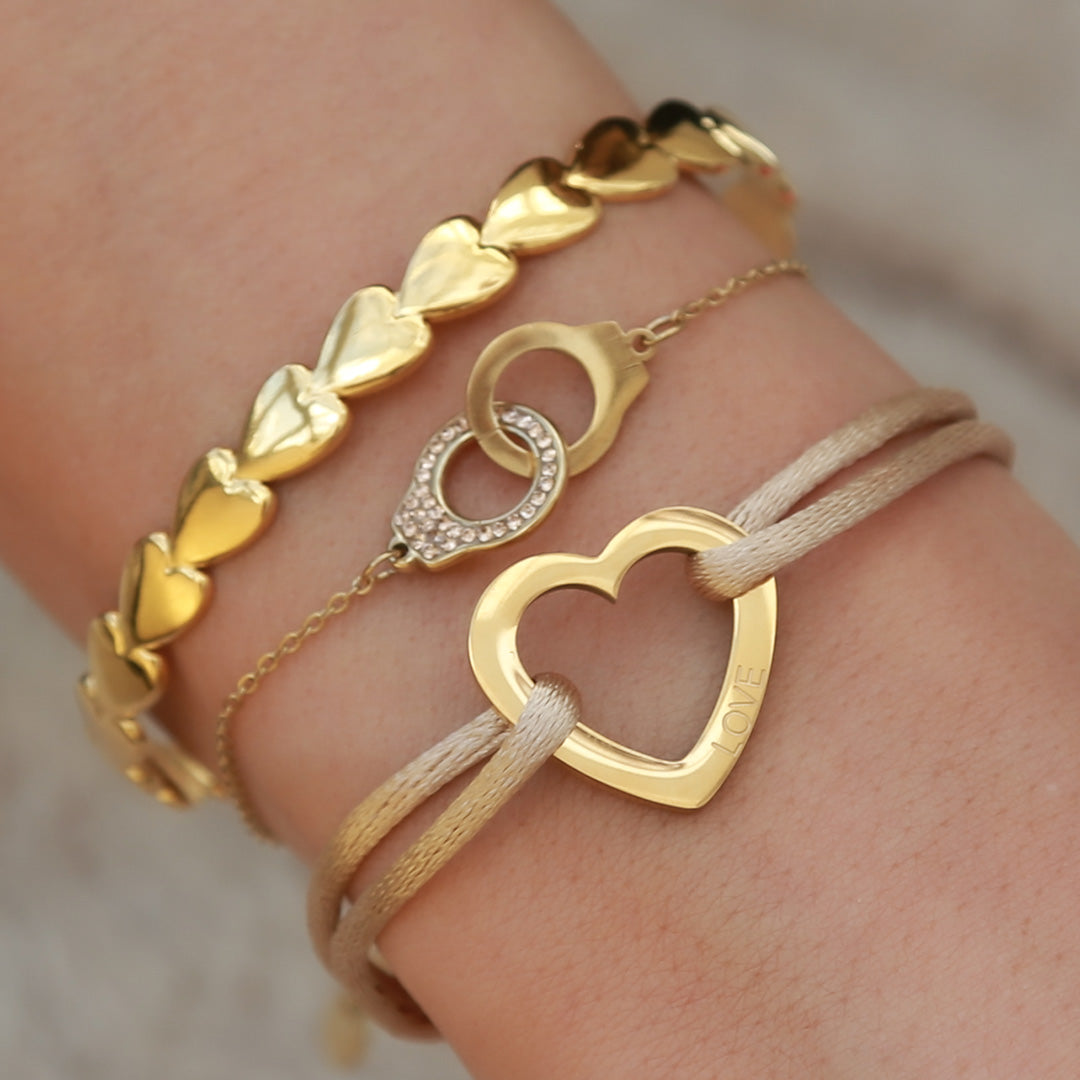 Goldene Armreifherzen