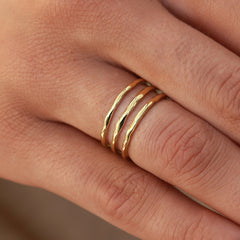 Bague en or lignes martelées