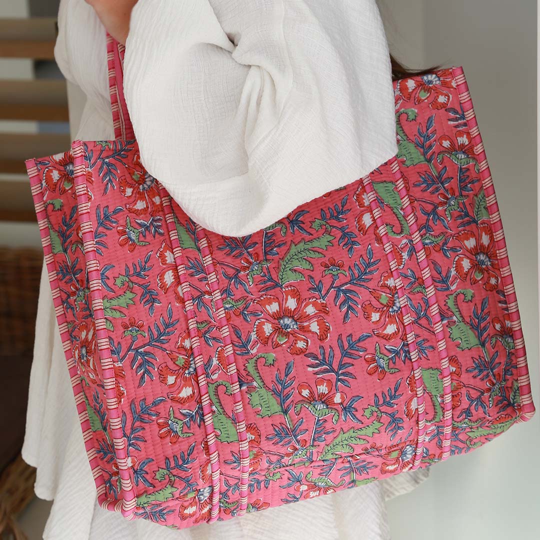 Bolso de hombro con estampado de bloques rosa