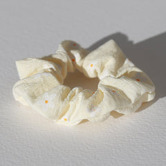 Scrunchie Daisy Cream