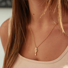 Cadena de oro con forma de corazón