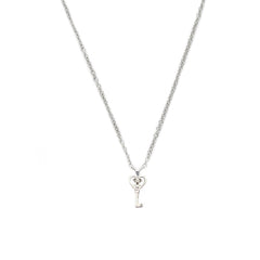 Collar de plata con llave de corazón