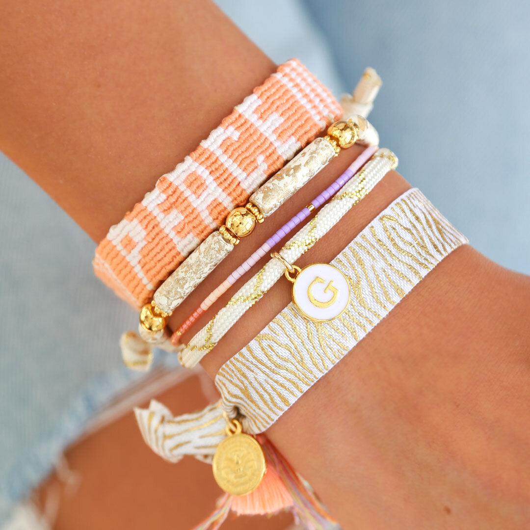 Brazalete paz junto al mar