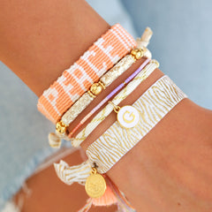 Brazalete paz junto al mar