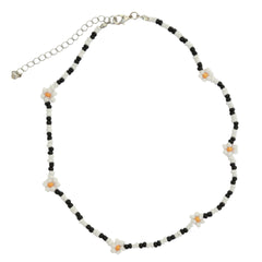 Gargantilla margarita blanca y negra