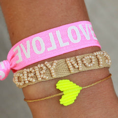 Brazalete corazón amarillo neón